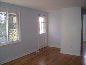 Building Photo - 2 Bedroom Single Family Home! Updated pic...