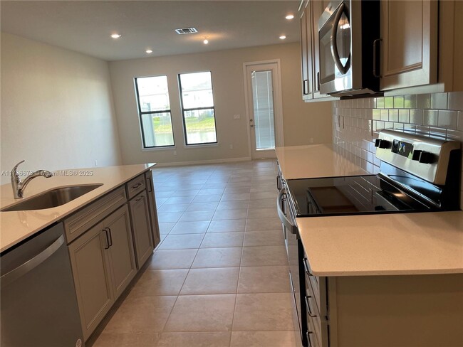 Building Photo - 2151 Appleton Cir S