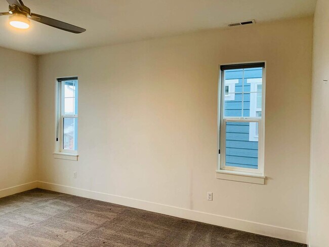 Building Photo - Stunning Home in Harris Ranch with Communi...