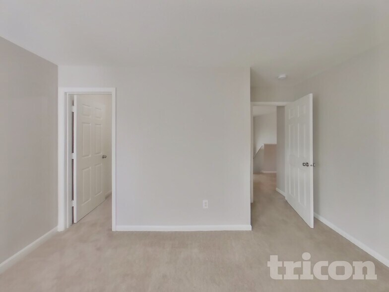 Building Photo - 10213 Blue Sky Dr