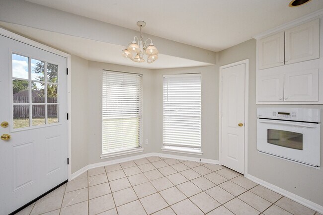 Building Photo - 12210 Ferncrest Ct