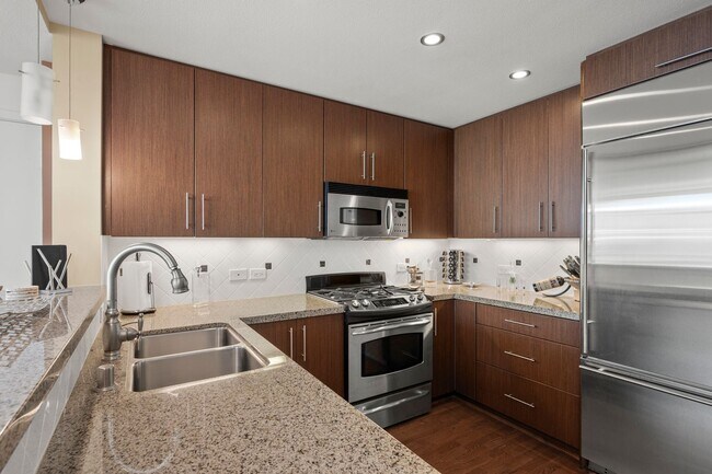 Building Photo - West Facing Downtown Condo for Rent!