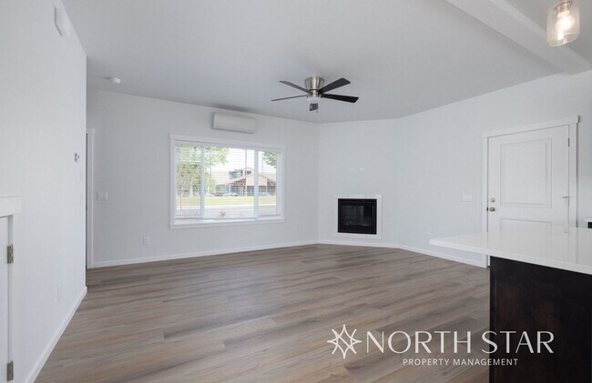 Building Photo - New, Bright & Spacious 3 bed/2.5 bath w/ Garage