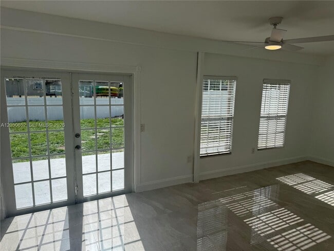 Building Photo - 2100 N 52nd Ave