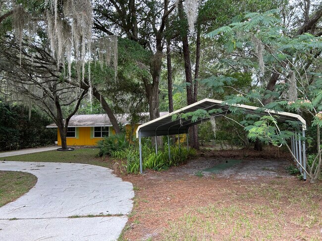 Carport - 110 Park St
