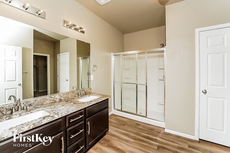 Building Photo - 6464 N Ensenada Ct