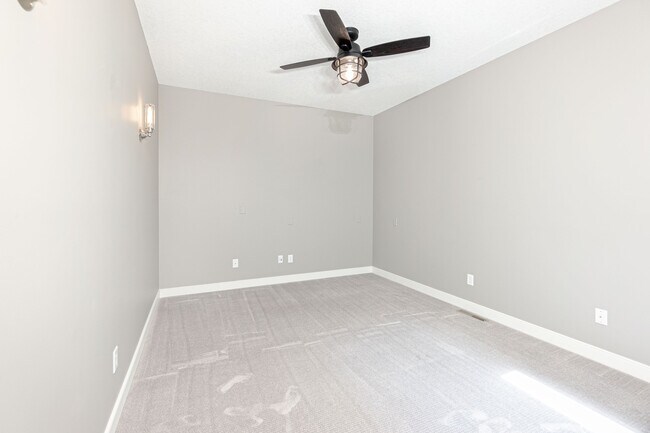 Building Photo - 10774 Falling Water Ln
