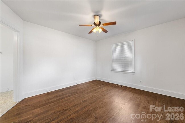 Building Photo - 5711 Oak Dr