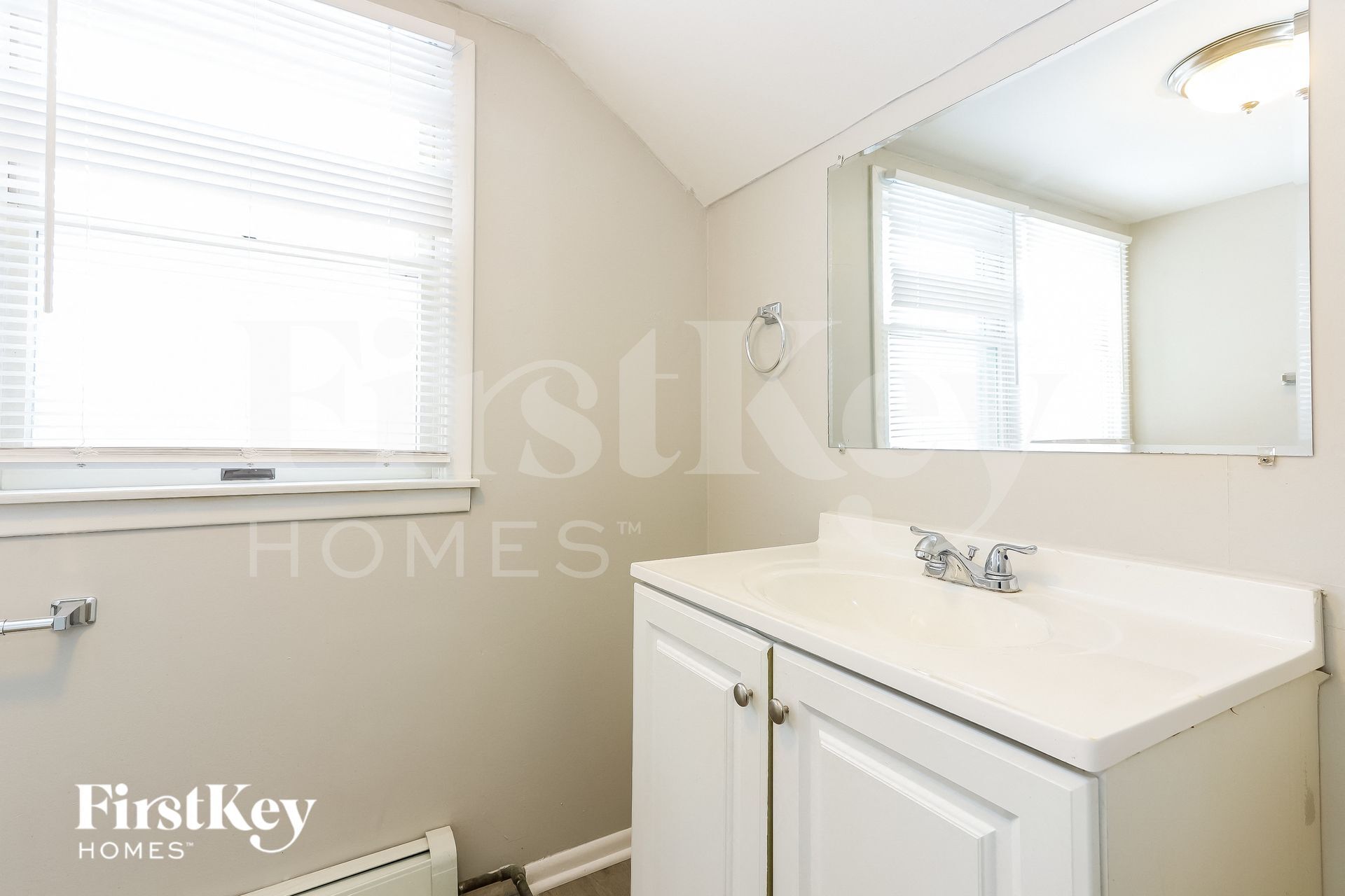 Building Photo - 2524 Golfview Dr