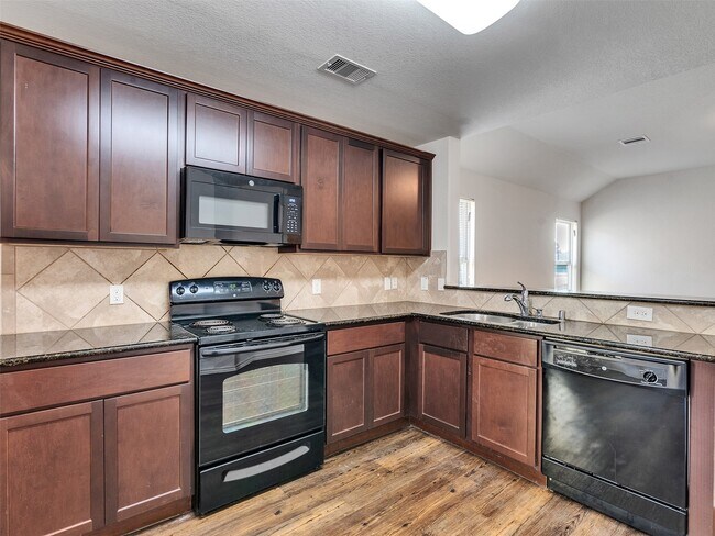 Building Photo - 2806 Morgensen Dr