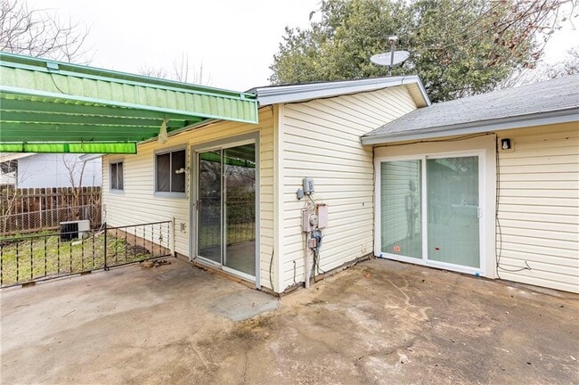 Building Photo - 2325 Bendridge Trail