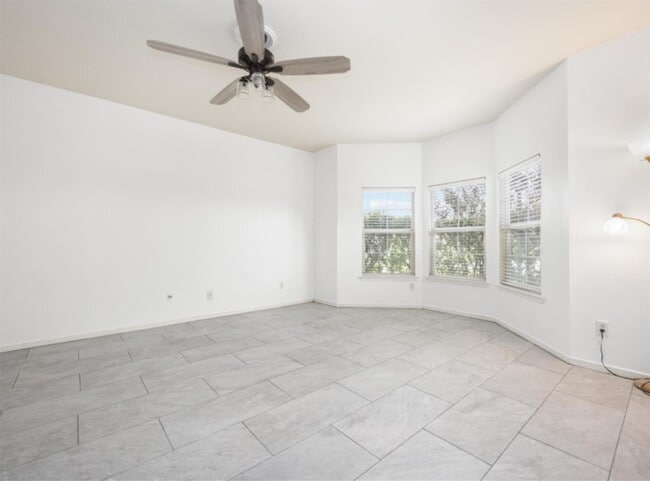 Building Photo - 20827 Settlers Lake Cir N