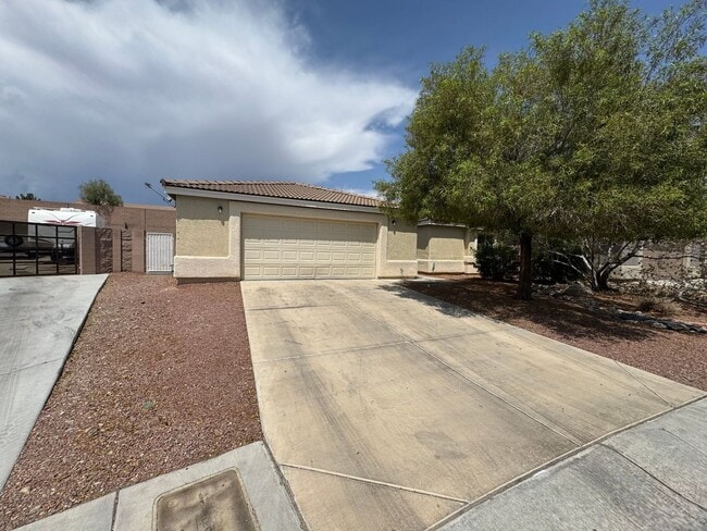 Building Photo - Charming 3-Bedroom Home with Open Living a...