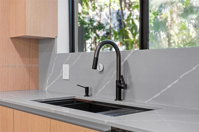 Building Photo - 751 NE 80th St