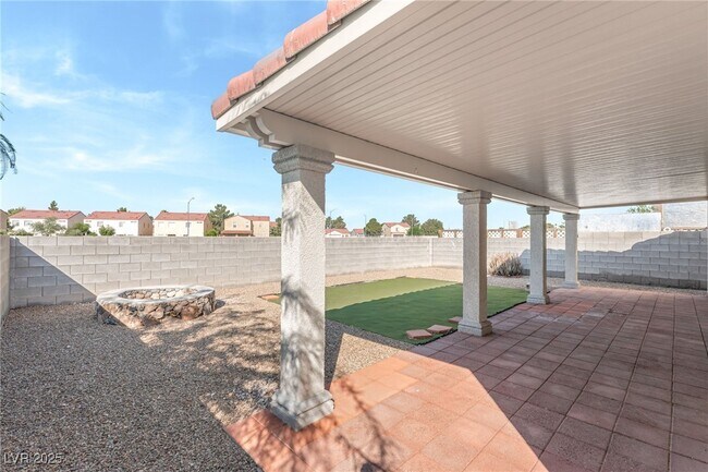 Building Photo - 857 Lantham Pl