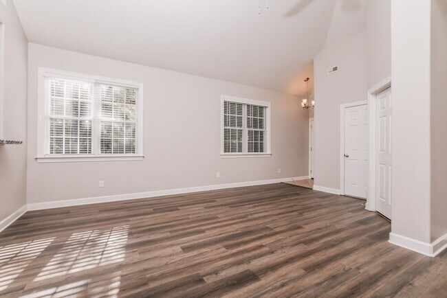 Building Photo - 1036 N Main St