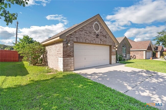 Building Photo - 1507 Hazelnut Dr