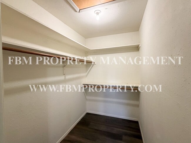 Building Photo - 804 Biloxi Dr