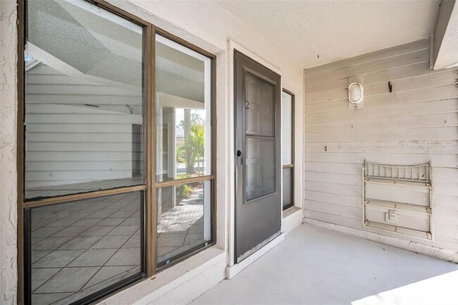 Building Photo - 10626 Longwood Dr