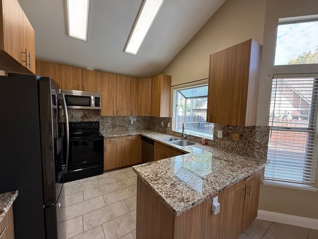 Building Photo - Updated two story home in Sylvan School Di...