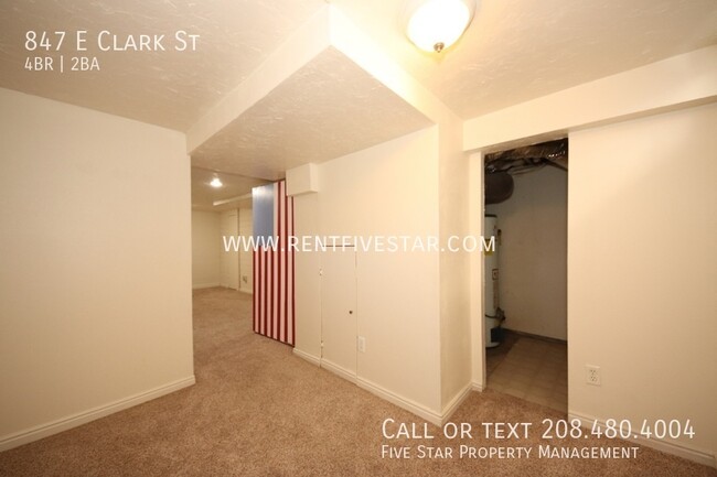 Building Photo - 847 E Clark St