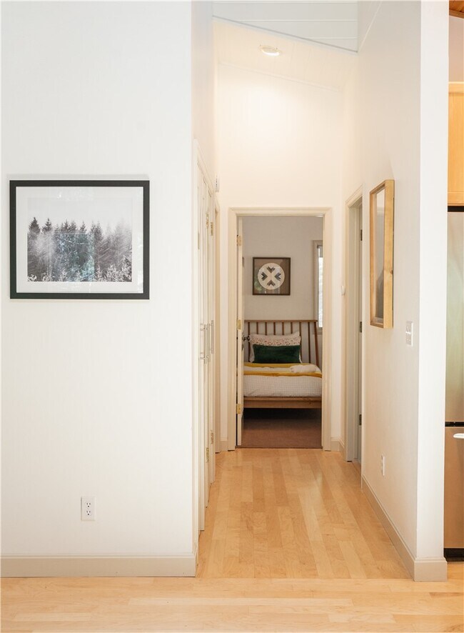 Building Photo - 1069 Berne Dr