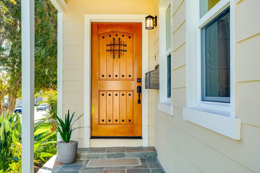 Building Photo - 8345 Westlawn Ave