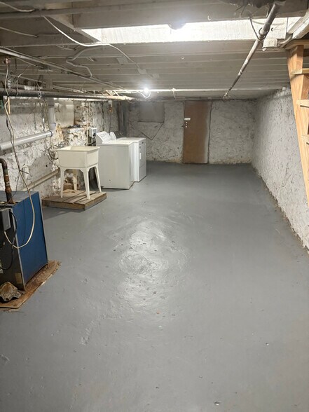 Building Photo - 54 N Morley St