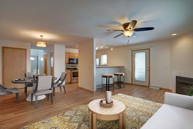 Building Photo - 6101-6103