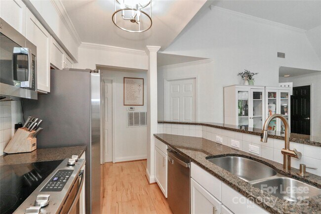 Building Photo - 2508 Cranbrook Ln