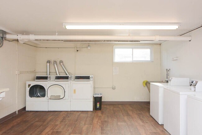 Building Photo - 701 Elm Pl