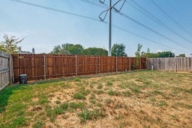 Building Photo - Completely Renovated Home in Arlington!