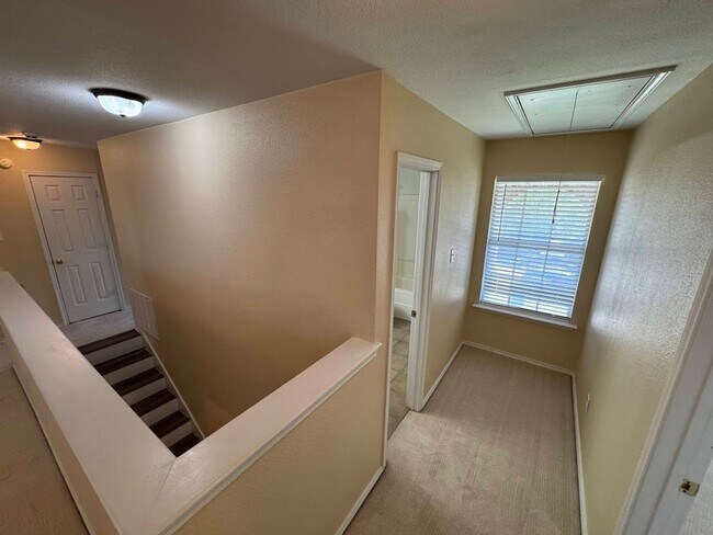 Building Photo - 217 Tepee Dr