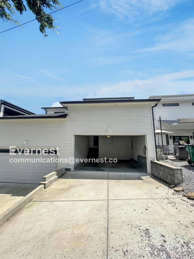 Building Photo - 429 36th Ave N