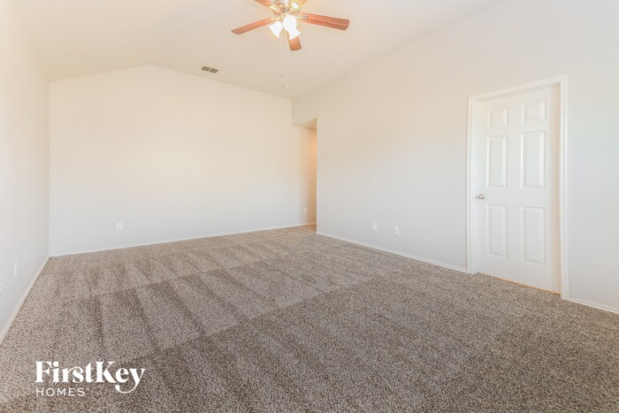 Building Photo - 2064 Fairview Dr