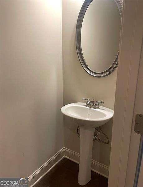 Building Photo - 20 Holdings Dr