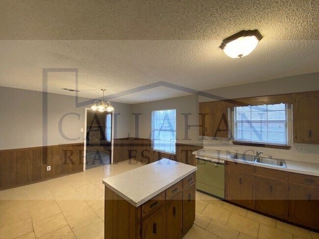 Building Photo - 205 Lynnewood Dr