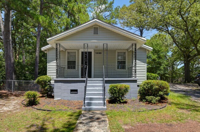 Primary Photo - Charming 2 Bedroom Home, close to USC & lo...