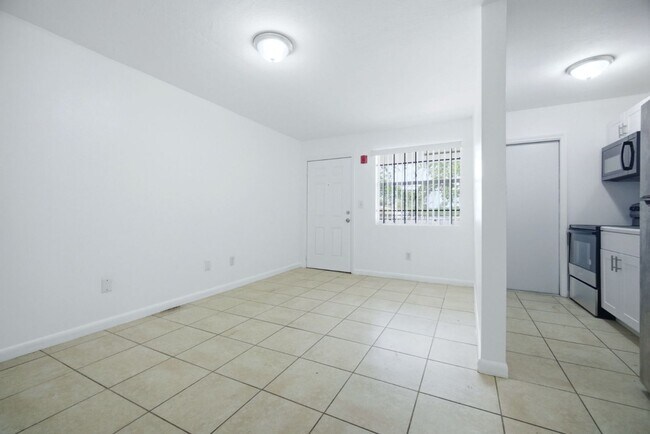 Interior Photo - 750 NW