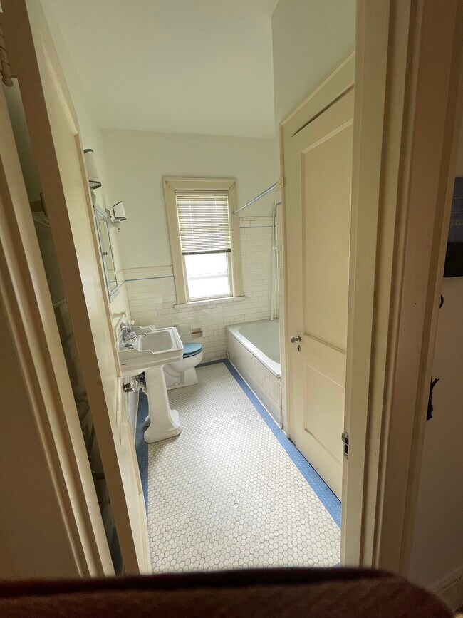 Building Photo - 227 Sycamore Rd