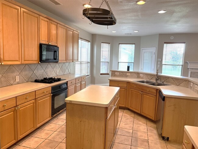 Building Photo - 14210 Meadow Estates Ln