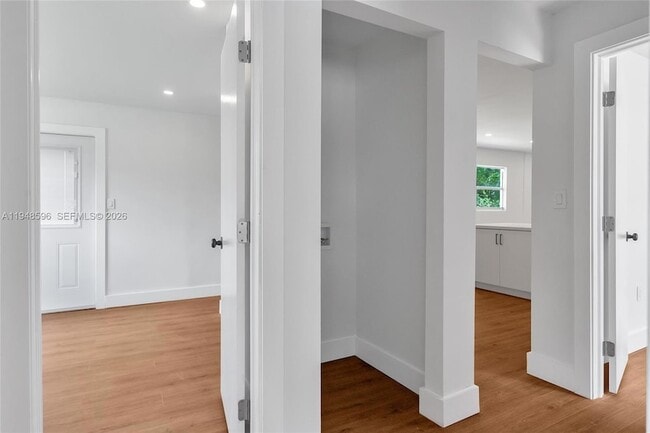 Building Photo - 1046 Jann Ave