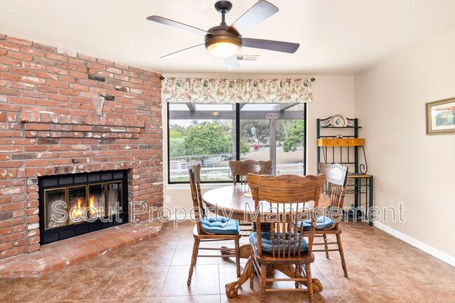 Building Photo - 1028 Capra Way