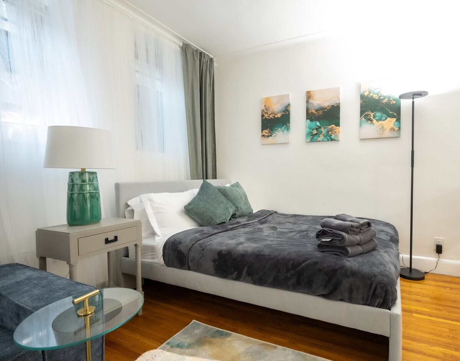 Building Photo - 330 E 74th St