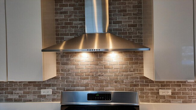 Building Photo - 1101 Dodge Ave