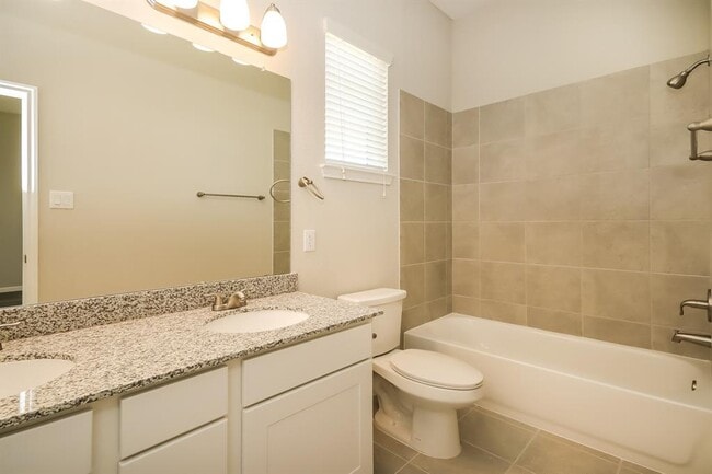 Building Photo - 9886 Crescent Cove Dr