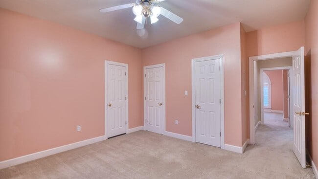 Building Photo - 2213 Doral Dr