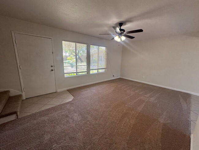 Building Photo - Updated 3 Bedroom 2 Bathroom Townhome with...