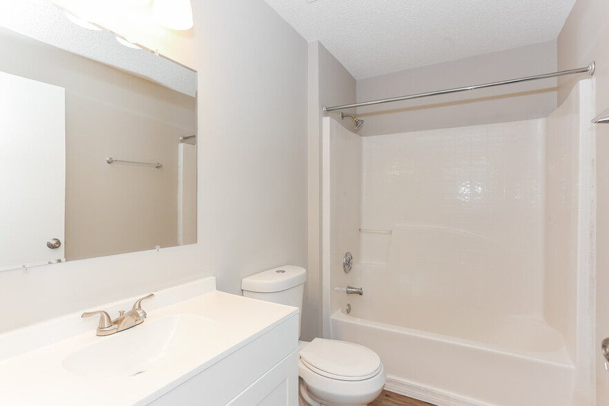 Building Photo - 7910 Cherry Blossom Dr S