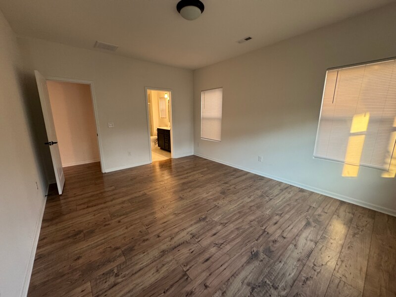 Building Photo - 223 Old Harbor Dr